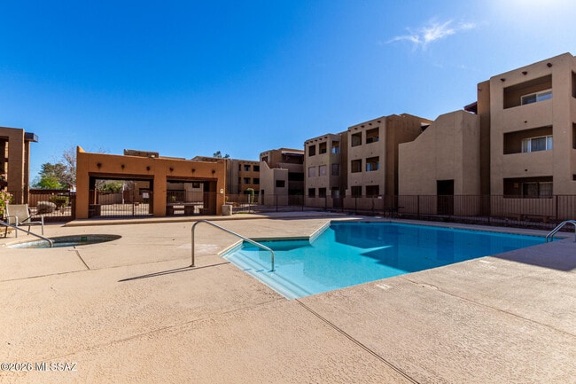 Building Photo - 1810 E Blacklidge Dr