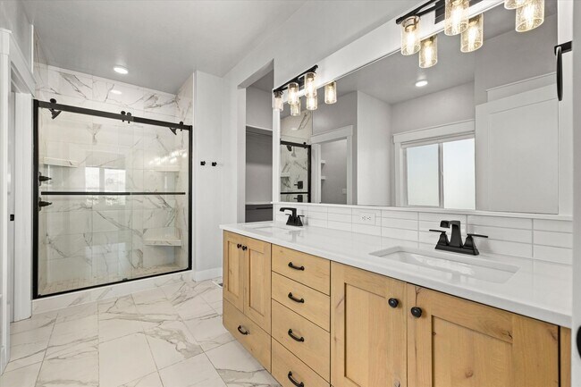 Building Photo - Luxury 4-Bedroom Home for Rent in Dry Cree...