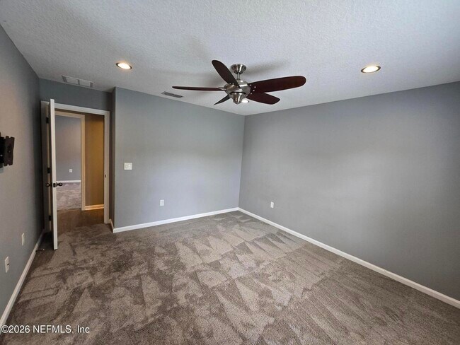 Building Photo - 180 Thornloe Dr