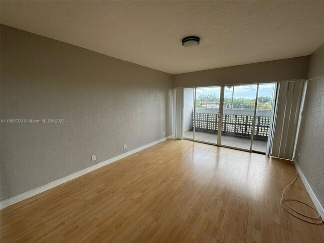 Building Photo - 3301 Spanish Moss Terrace