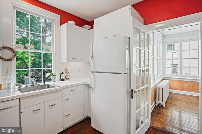 Building Photo - 3612 Albemarle St NW