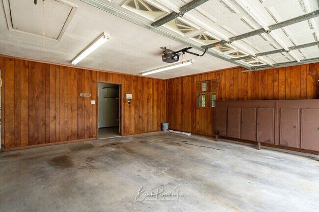 Building Photo - 6395 Duquesne Dr