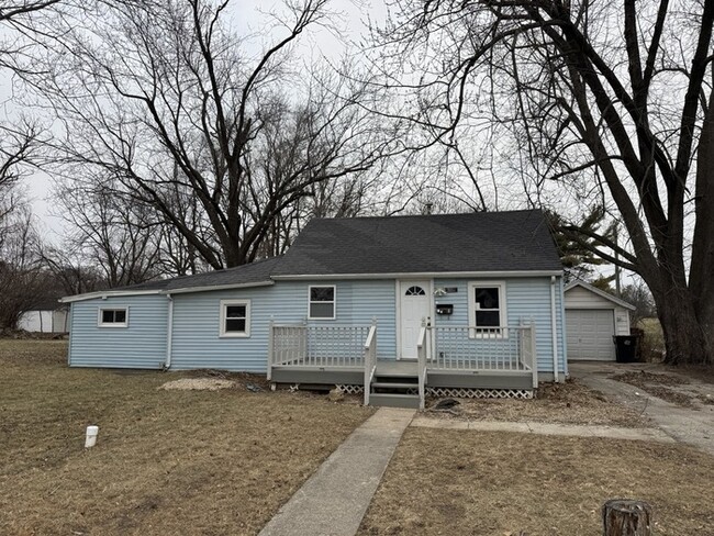 Primary Photo - Affordable Comfort: 3-Bedroom Home with Re...