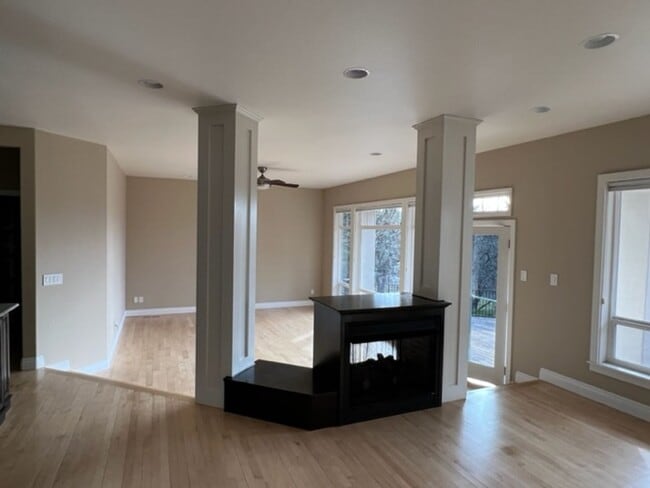 Building Photo - SPACIOUS & STYLISH CUSTOM HOME- 4 BEDROOMS...