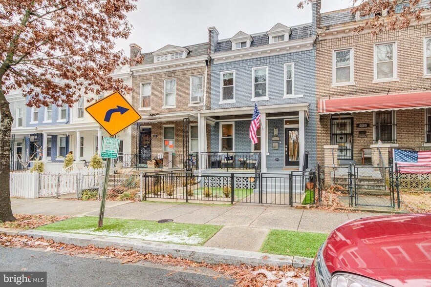 Building Photo - 241 Rock Creek Church Rd NW