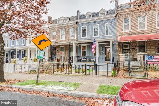 Building Photo - 241 Rock Creek Church Rd NW