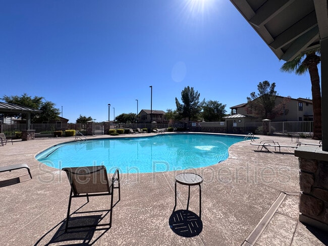 Building Photo - 2047 S Starling Dr