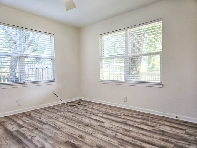 Building Photo - Beautiful 4/2 in Gainesville's Beldevere Area