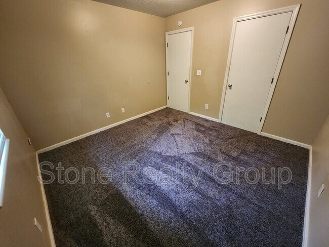 Building Photo - 2484 E Clayton Dr