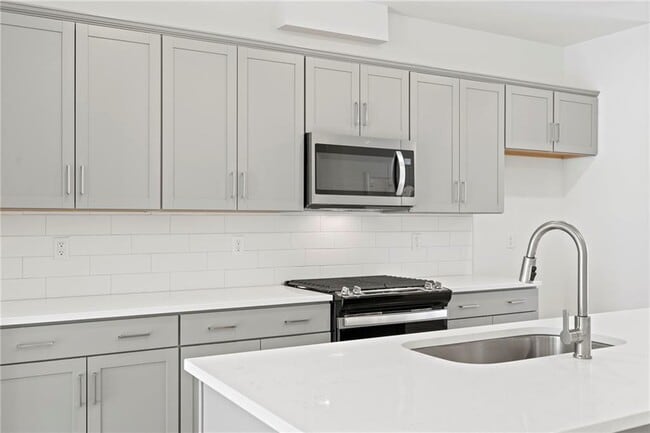 Building Photo - 13836 Randolph Pond Ln