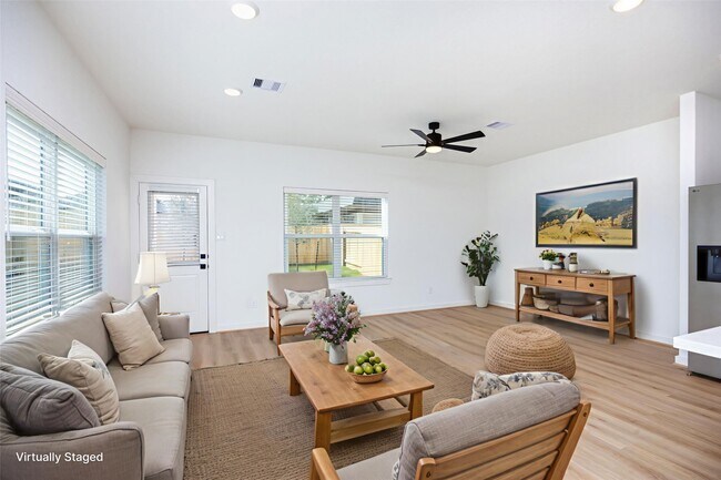 Building Photo - 1985 Longmire Villas Ct