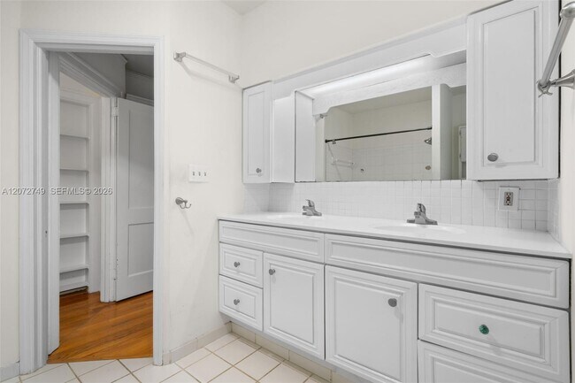 Building Photo - 2521 Inagua Ave