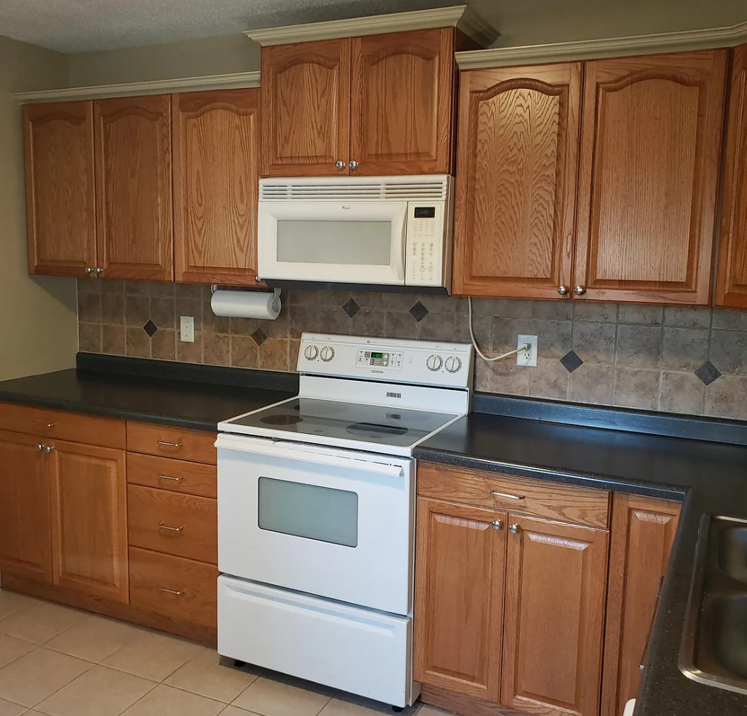 Full Kitchen - 709 N Rowley St