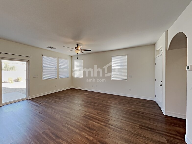 Building Photo - 5884 Petronius St