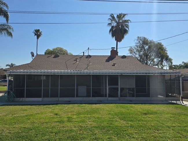 Building Photo - Charming Single Story Home