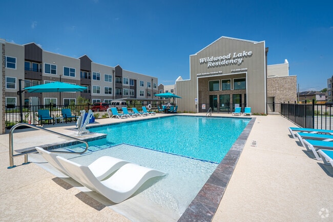 Pool - Wildwood Lake Residency