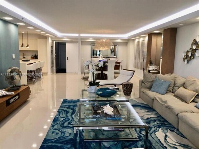 Building Photo - 8877 Collins Ave