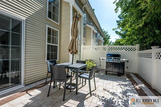 Building Photo - 403 Somerset Ct