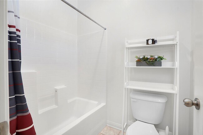 Building Photo - Beautiful 5 Bedroom Custom-Built Home in C...