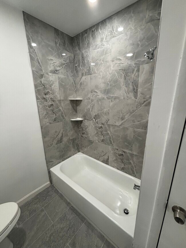 Building Photo - 437 Schwartz Ave