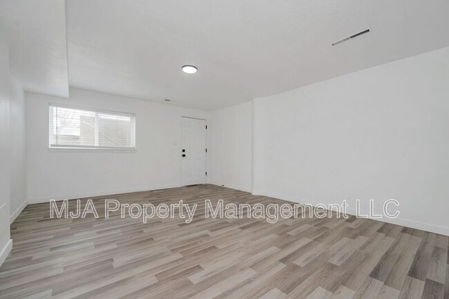 Building Photo - 2642-2642 S 800 E