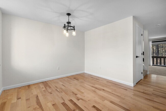 Building Photo - 2 Rockingham Ct