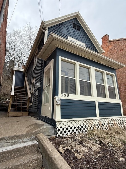 Building Photo - 328 Franklin St