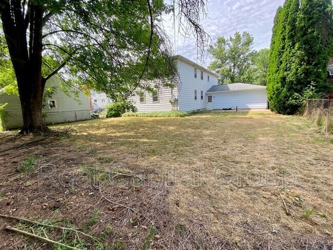 Building Photo - 183 Sunshine Dr