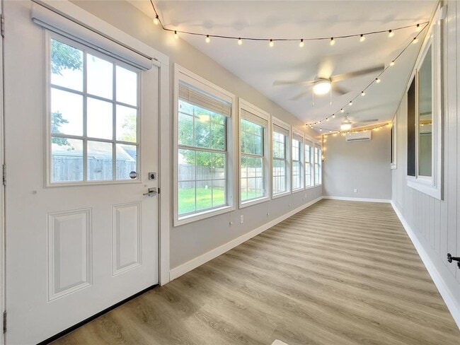 Building Photo - 804 Kavanagh Dr