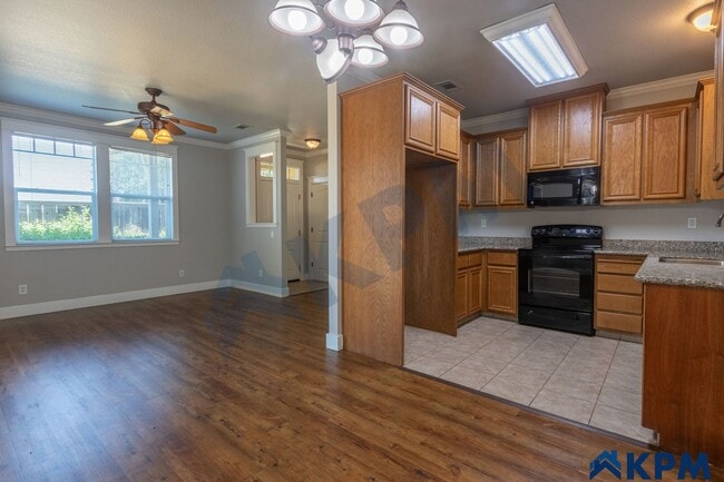Building Photo - Updated 2-Story, 3 Bedroom 2.5 Bath Single...