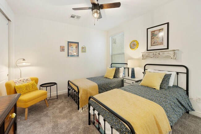 Building Photo - 5100 E Rancho Paloma Dr