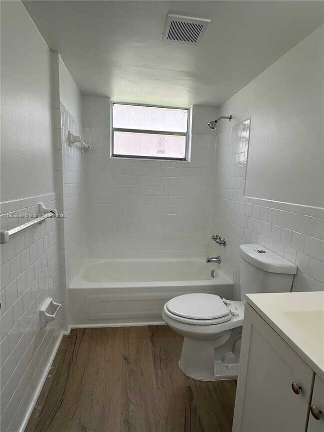 Building Photo - 5661 SW 36th Ct