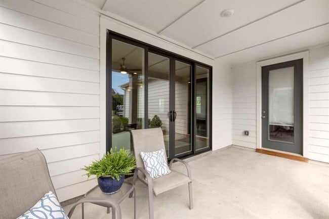 Building Photo - 6320 Halcyon Garden Dr