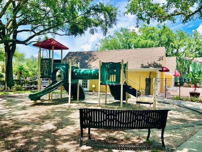 Building Photo - MOVE IN NOW!! Gated community Miriada! 1st floor 1X1.5 bath condo near pool area!!! Laminate wood...