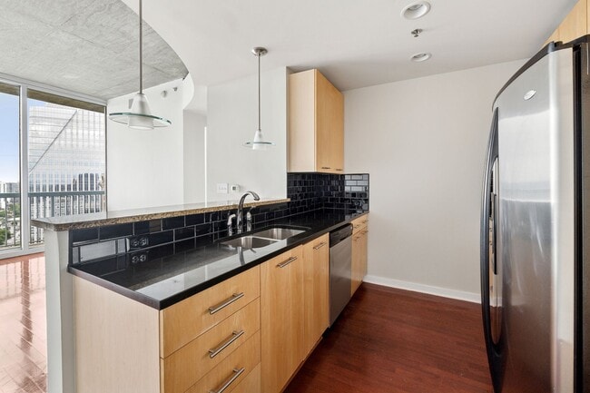 Building Photo - High-rise Luxury 1 Bedroom Buckhead Condo, Skyline Views of Atlanta!