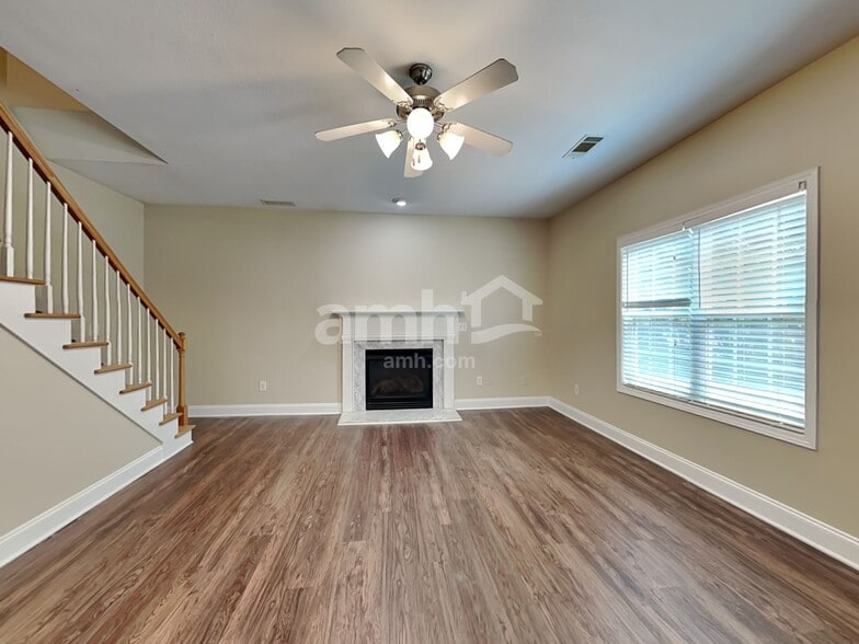 Building Photo - 712 Gatwick Ct