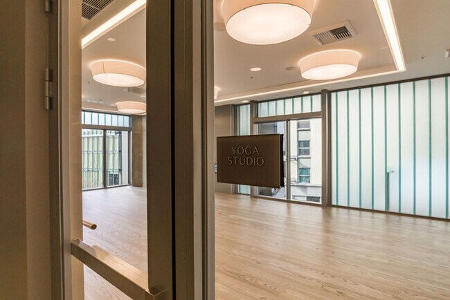 Building Photo - 2bd/1ba Seattle Condo