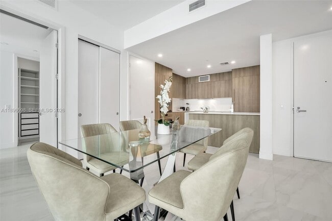 Building Photo - 17550 Collins Ave