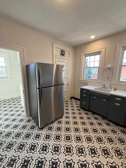 Kitchen - 10 Rockledge Rd