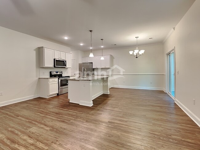 Building Photo - 1009 Theodore Rd