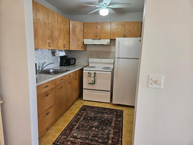 Building Photo - 300 Village Green Cir S