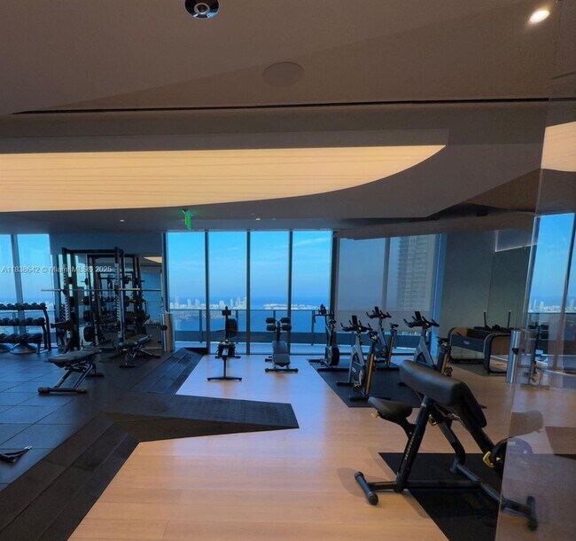 Building Photo - 1000 Brickell Plaza