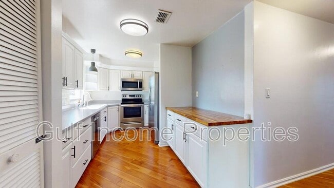 Building Photo - 354 5th St Ct E