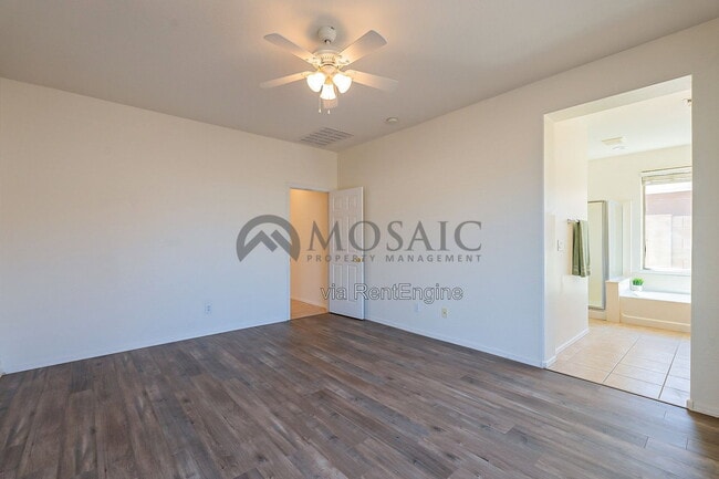 Building Photo - 39718 N Rolling Green Way