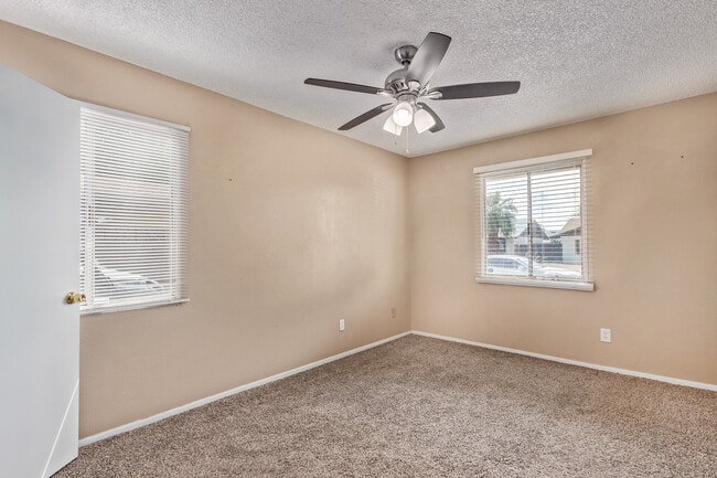 Building Photo - 4632 W Palo Verde Dr