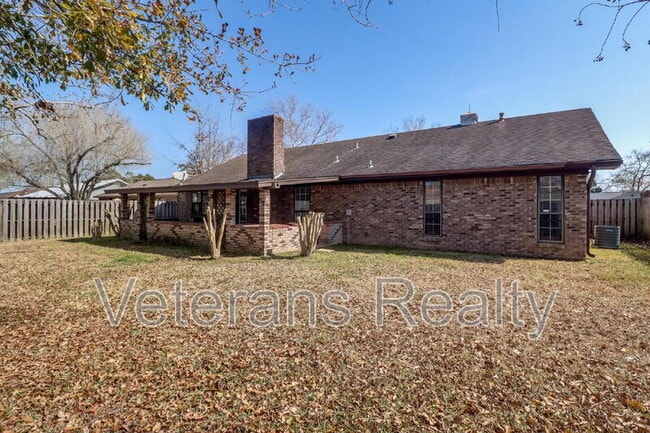 Building Photo - 2135 Baywood Dr