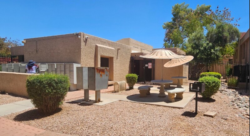 Building Photo - 3131 W Cochise Dr