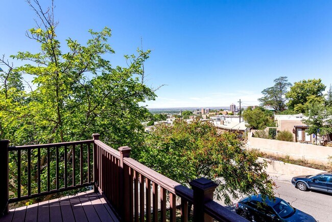 Building Photo - SPRUCE PARK CLASSIC 3/BD 2/BA 2/STORY 2/CG