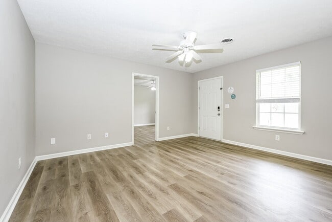 Building Photo - 2014 Penmar Dr