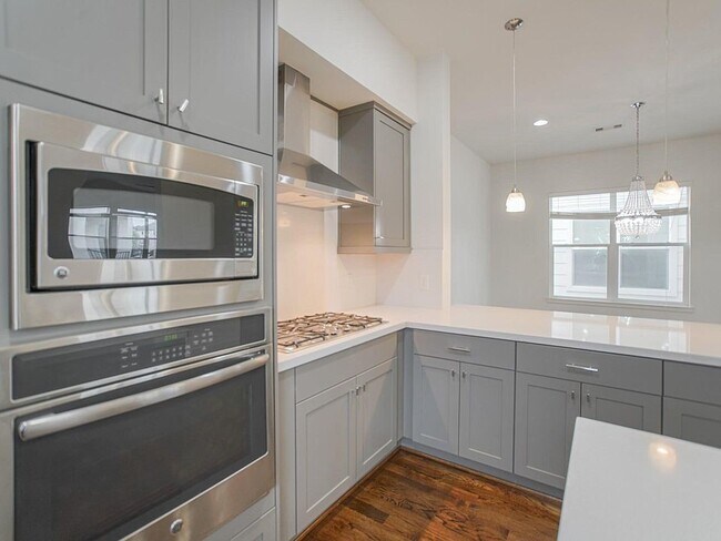 Building Photo - 2004 Rosedale St